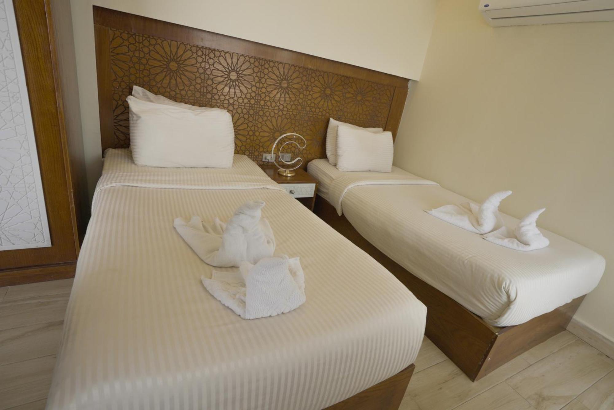 Queen Cleopatra Pyramids Hotel Cairo Exterior photo